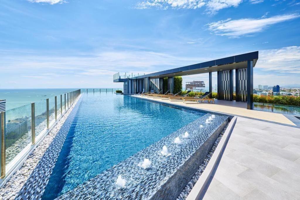 Sea View 2 Bed At Great Location Apartment