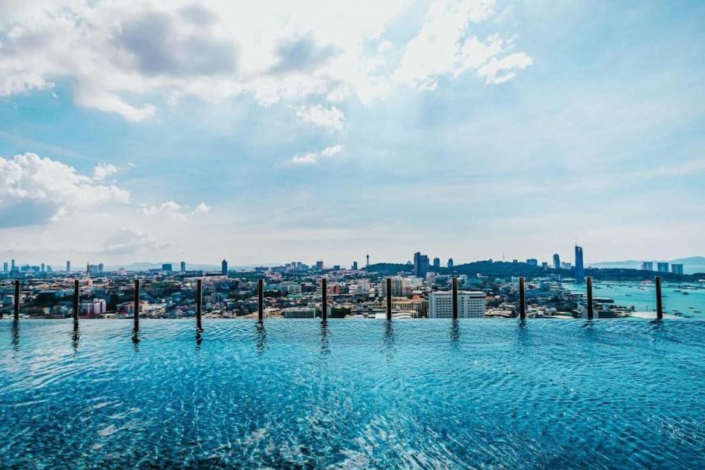 Sea View 2 Bed At Great Location Apartment Pattaya