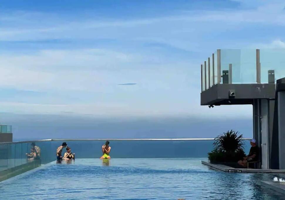 Sea View 2 Bed At Great Location Apartment